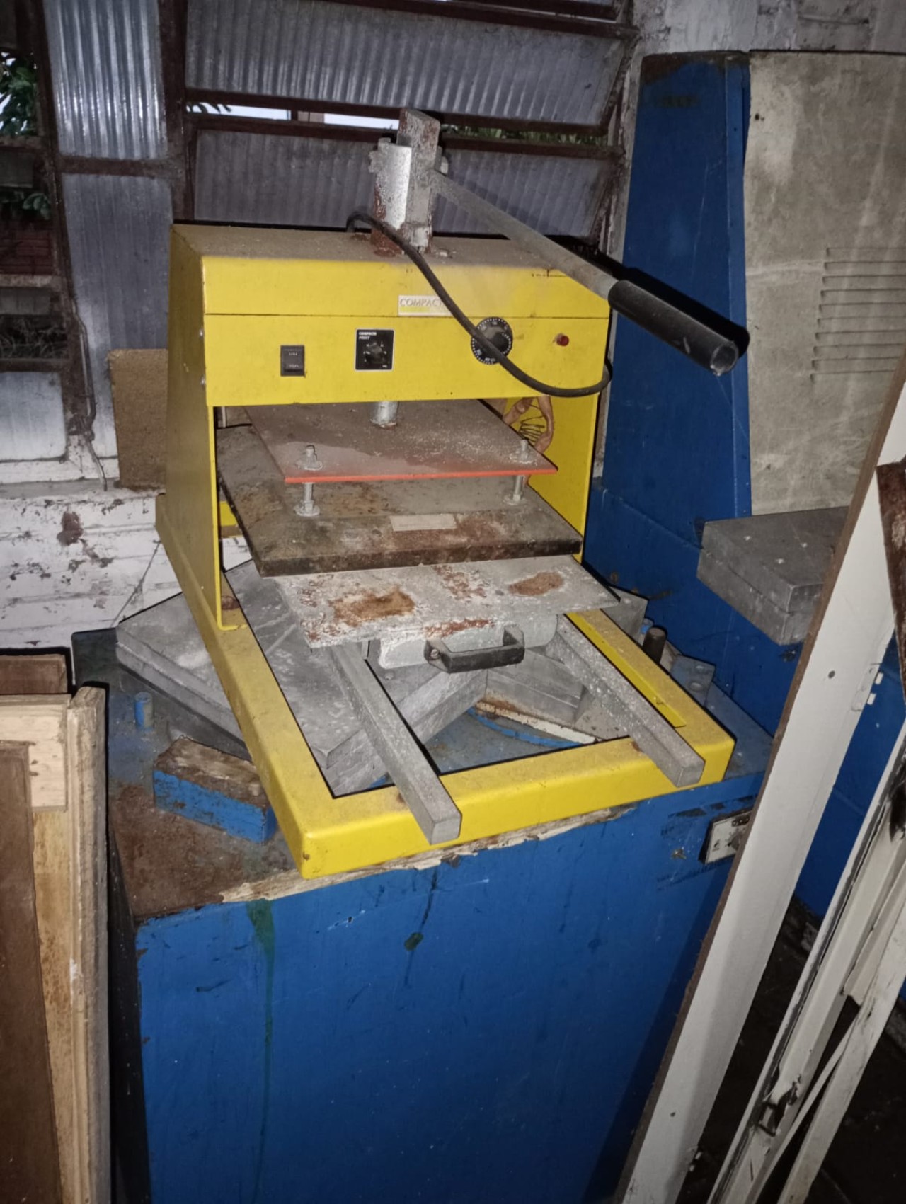 MÁQUINA DE ESTAMPA, MARCA COMPACTA