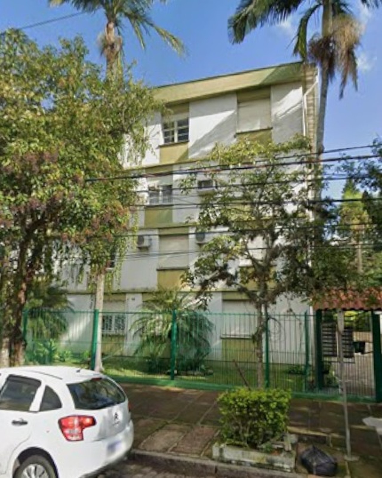 Nua propriedade do Apartamento nº 307, situado no 3º pavimento do bloco B, do Conjunto Residencial Obirici ,