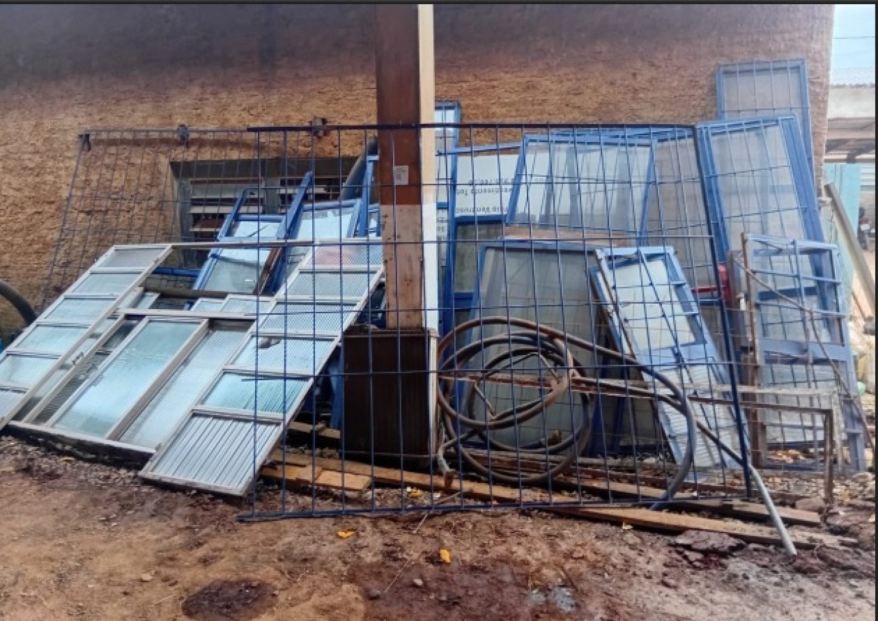 SUCATAS EM GERAL - APROXIMADAMENTE 215 ITENS