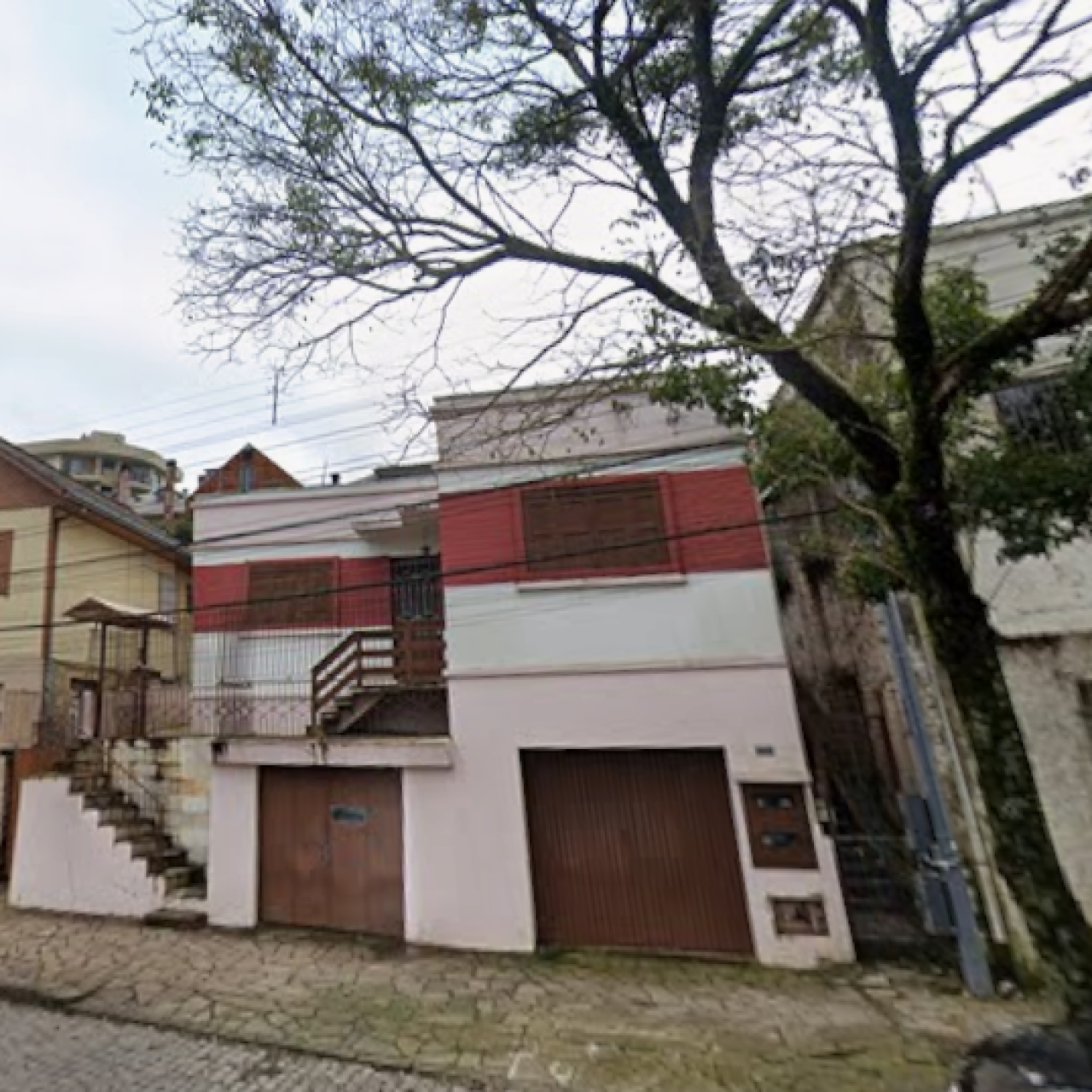 UM TERRENO DE 150M² COM BENFEITORIAS NO LOURDES EM CAXIAS DO SUL/RS