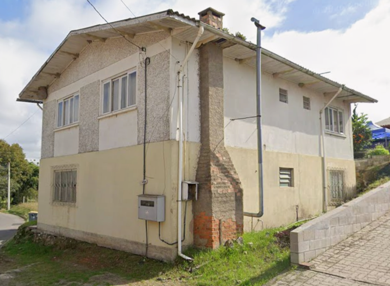 FRAÇÃO IDEAL DE 244M² COM CASA DE ALVENARIA DE 106,25M² EM FLORES DA CUNHA/RS